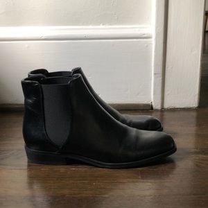 Black leather Zara ankle bootie